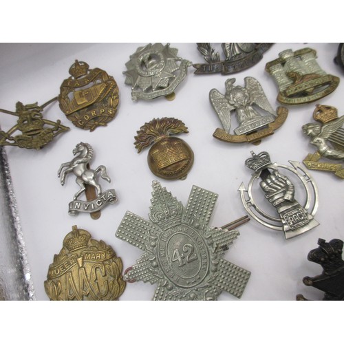 1 - A good selection of mainly WW1 military cap badges including Artists' Rifles, Motor Machine Gun Corp... 