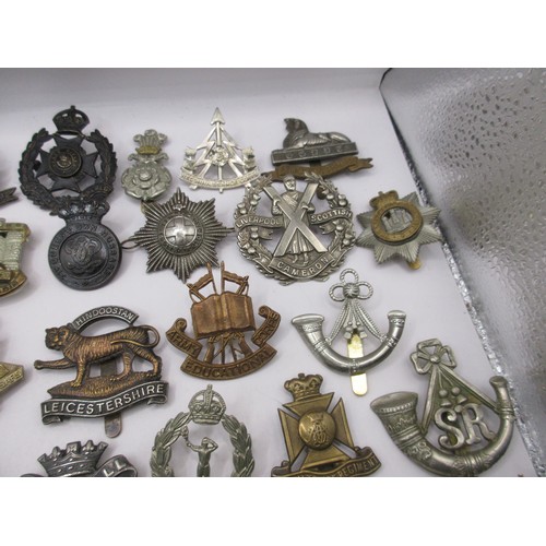 1 - A good selection of mainly WW1 military cap badges including Artists' Rifles, Motor Machine Gun Corp... 