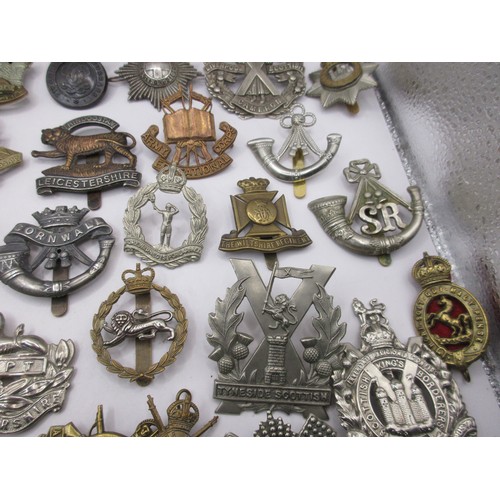 1 - A good selection of mainly WW1 military cap badges including Artists' Rifles, Motor Machine Gun Corp... 