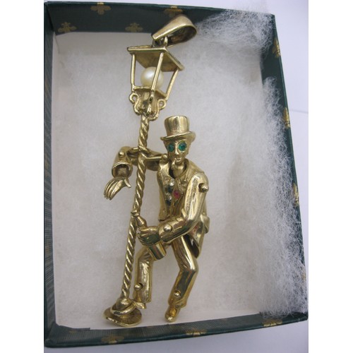 4 - A large 9 carat gold pendant modelled as an articulated drunken man figure supporting himself on a l... 