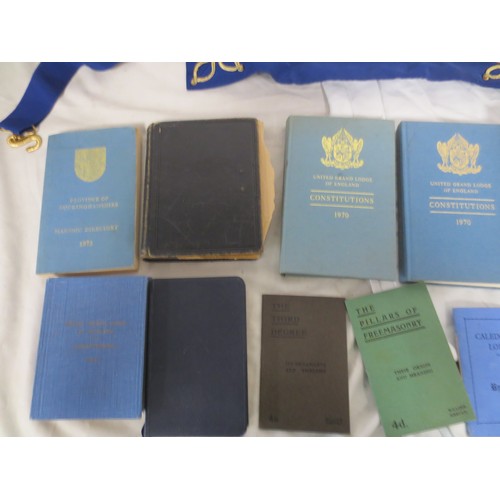 39 - Freemasonry - a masonic apron for Surrey, and various masonic books, The Oxford Ritual of Craft Free... 