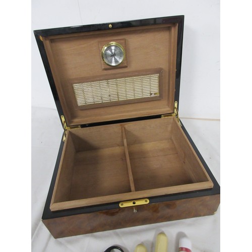 218 - An imposing Cigar Humidor by Hillwood in good order (mark to veneer to lower front right) with 3 Cub... 