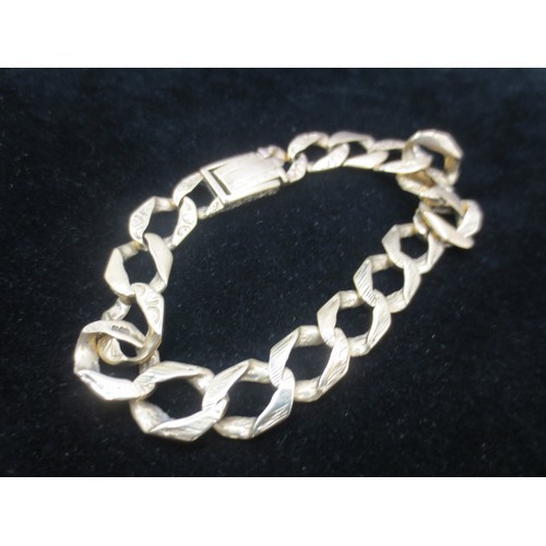 200 - A 9 carat gold curb bracelet, hallmarked, approx weight 17.3g