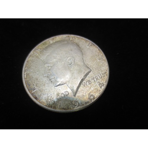 211 - A small assortment of silver coinage including a 1917 Turkish 20 piastres, Irish shilling, WW1 Frenc... 