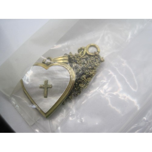 41 - A bag of coins, tokens and small items. Lot includes Earls Court Gigantic Wheel token, Worshipful Co... 