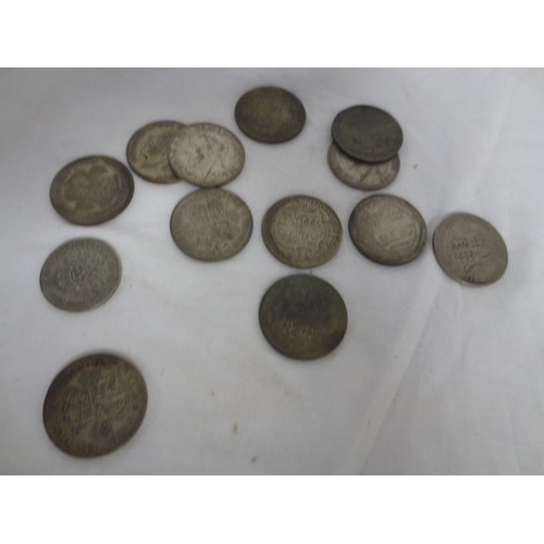 33 - A selection of 10 George V and 2 George VI half crowns plus a George VI florin, all .500 silver cont... 
