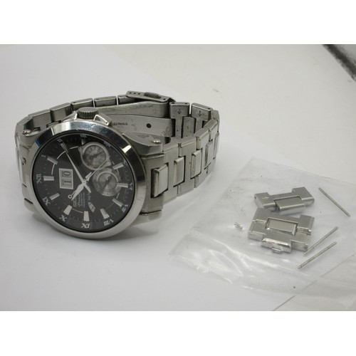 11 - Seiko Premier Kinetic Perpetual gents wristwatch, with original box, spare links, instructions and g... 