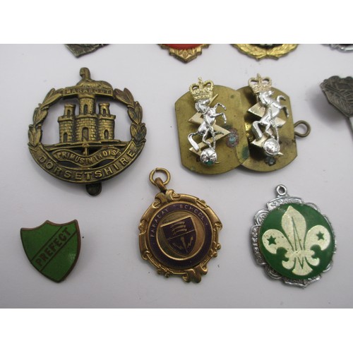 37 - Royal signals colar patches ,along with Dorsetshire cap badge and an aray of other interesting medal... 