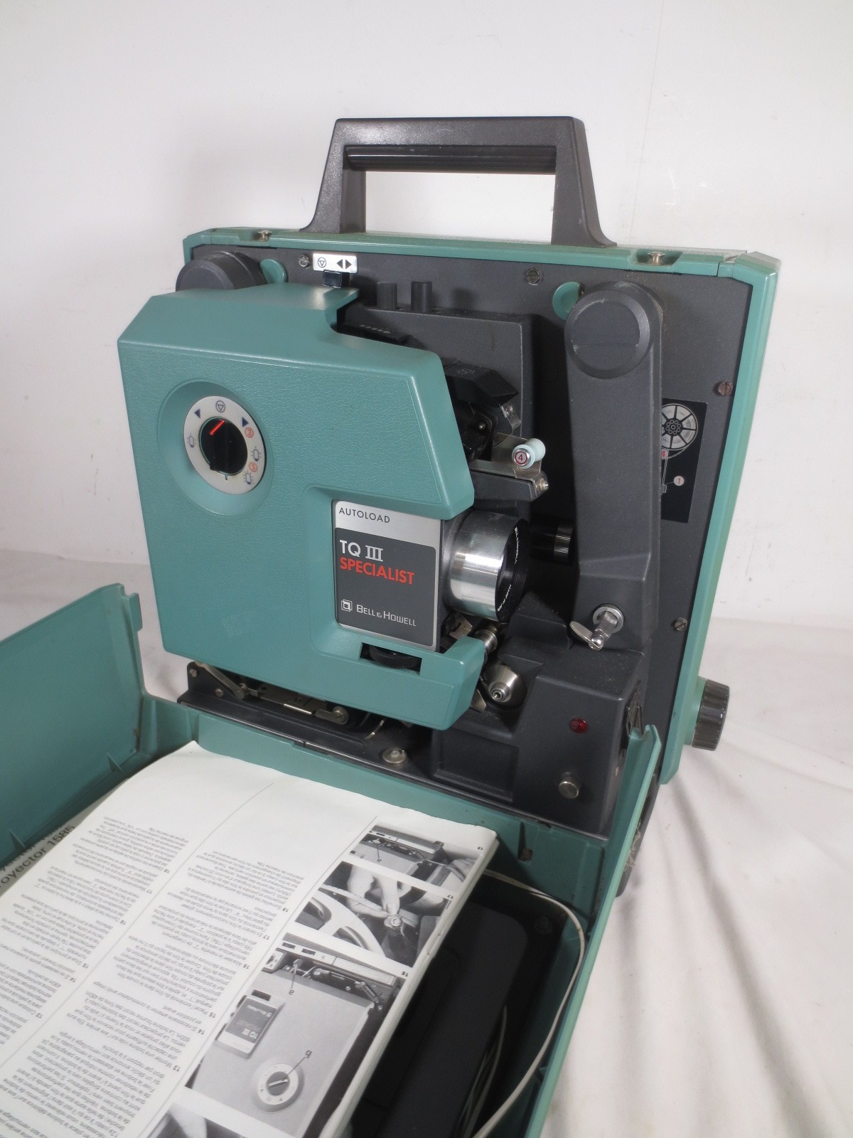 A Bell & Howell 1625 16mm filmosound cine projector with cover, in good ...