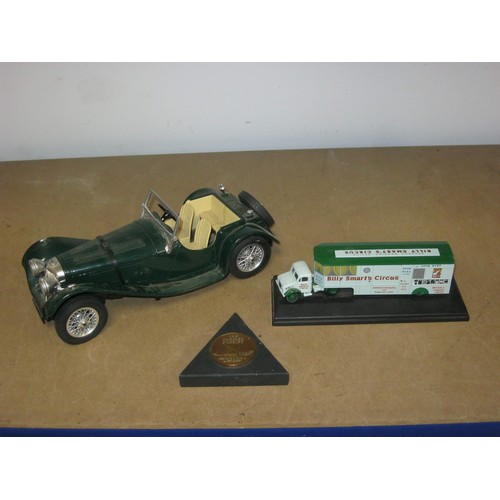 76 - A tray of assorted items, Burago model Jaguar, copper and brass dishes, other metal ware, collector'... 