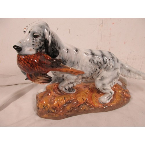 124 - A Royal Doulton HN2529 English Setter gun dog figure with pheasant in mouth, in mint condition