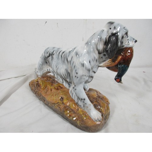 124 - A Royal Doulton HN2529 English Setter gun dog figure with pheasant in mouth, in mint condition