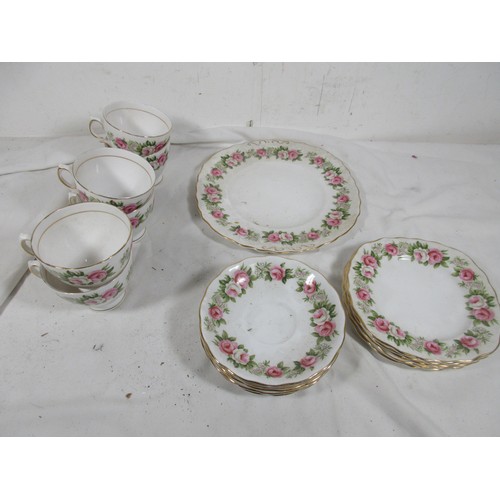137 - Colcough Aviemore pattern 6 cups saucers , 5 side plates and cake plate all as per pictures