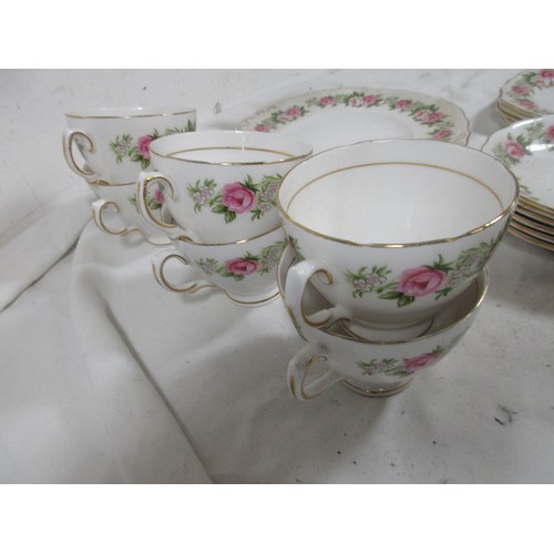 137 - Colcough Aviemore pattern 6 cups saucers , 5 side plates and cake plate all as per pictures