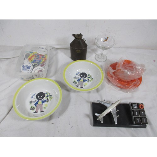 148 - A pair of ceramic Robertson's golly cereal bowls, a Sealink branded melamine teacup and saucer, a Br... 