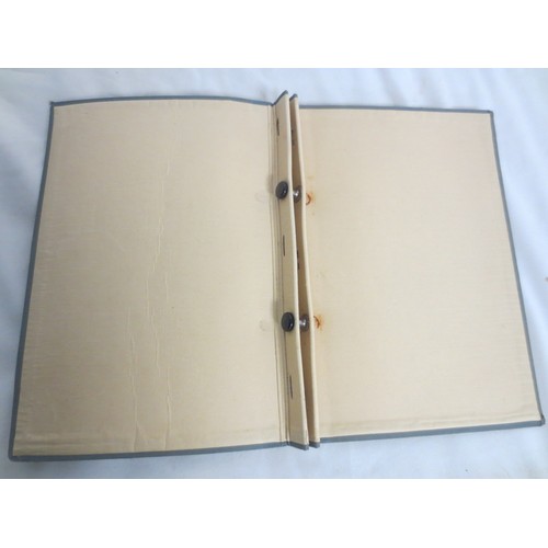 40 - A WW2 German air raid precautions handbook, covers only, 'Hundbuch fur Luftschutzlehrer', in good co... 