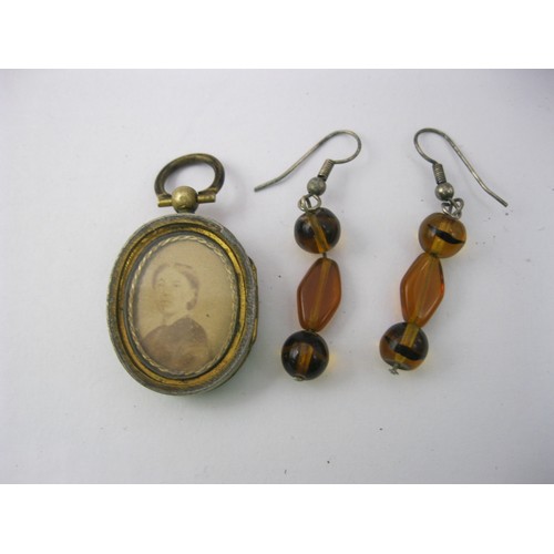 14 - A few items of assorted costume and gold-plated jewellery, including an enamel pendant on chain, a p... 