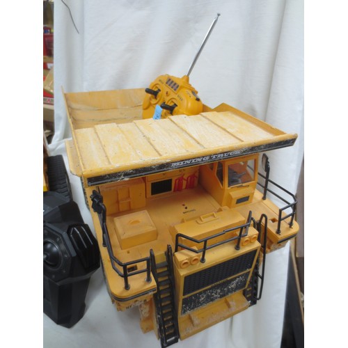 32 - Two remote control industrial vehicles a Front loader and a dumper truck.
Both look in good order th... 