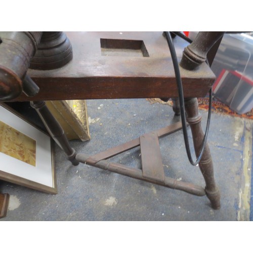 41 - An antique spinning wheel, complete