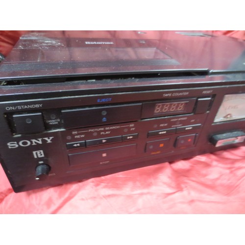 43 - A Sony SLO-1700 Betamax VCR