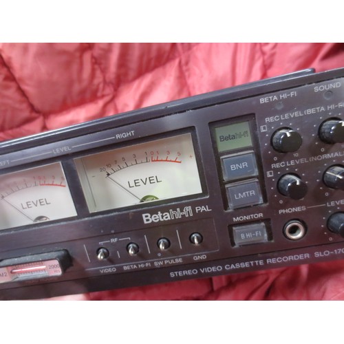 43 - A Sony SLO-1700 Betamax VCR