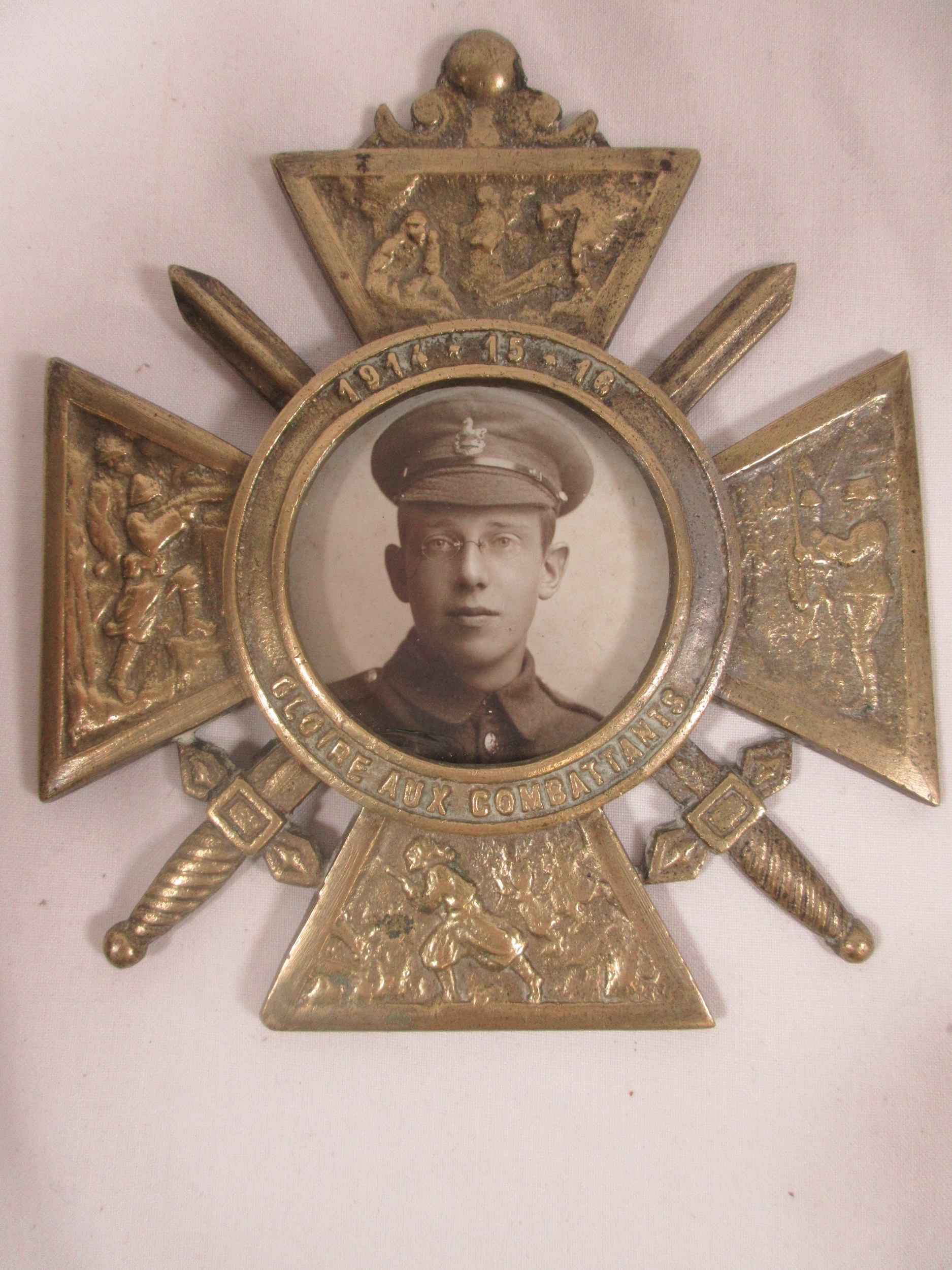 A WW1 French commemorative picture frame in the form of a Croix de ...