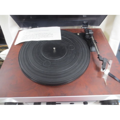 A Technosonic MT-PH02 Turntable