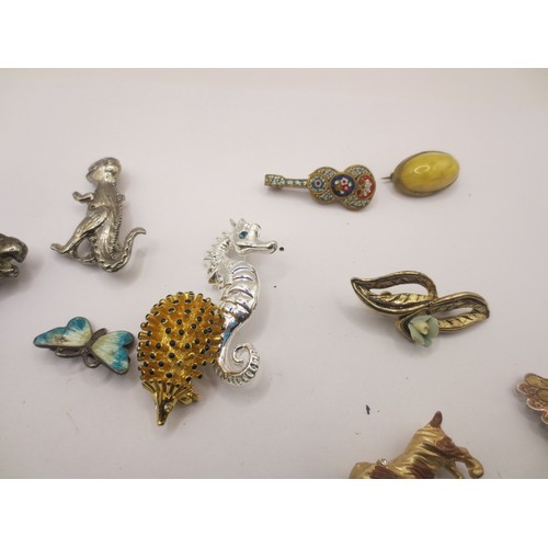 34 - Fifteen costume brooches, of which several are of animal theme