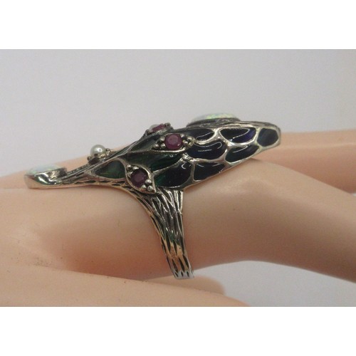 133 - A sterling silver ring with impressive arrangement of faux- and semi-precious gemstones, ring size R... 