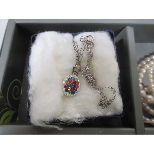 158 - A tray of mixed jewellery including an eye-catching silver multi-stone pendant on chain, earrings, p... 