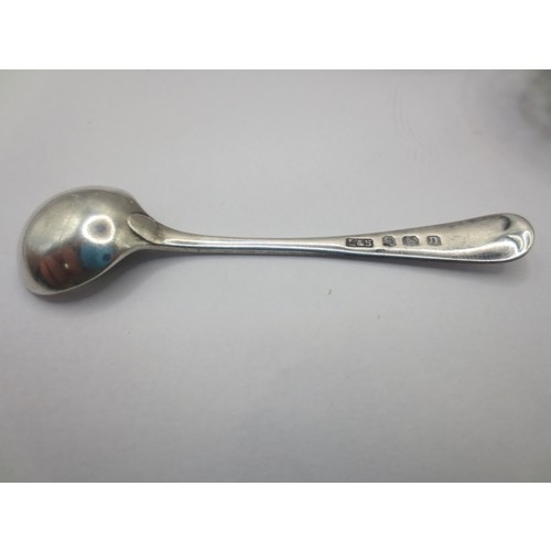 65 - A pair of silver bon bon dishes of lobed oval form with pierced rims, each with marks for Chester, 1... 
