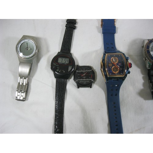 66 - A selection of 7 digital and quartz gentleman's watches, most in running order