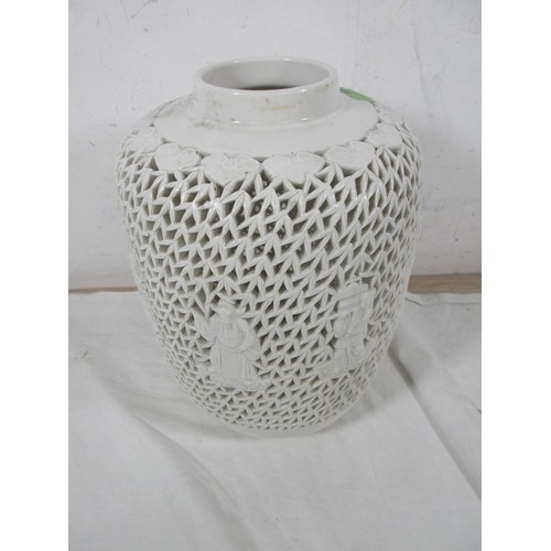 20 - A Blanc de chine vase with pierced decoration and  raised Wisemen figurines decoration all around as... 