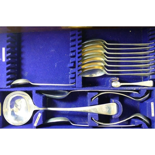 147 - A part canteen of old English pattern silver cutlery, Sheffield 1915 by Walker and Hall, comprised o... 