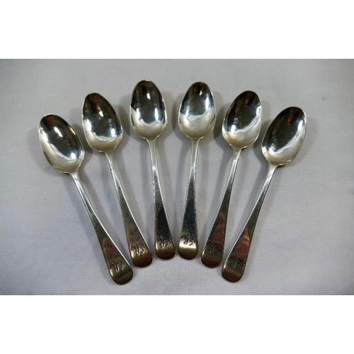 100 - A set of six early Victorian old English pattern teaspoons, London 1839, 13.8cm long, combined weigh... 