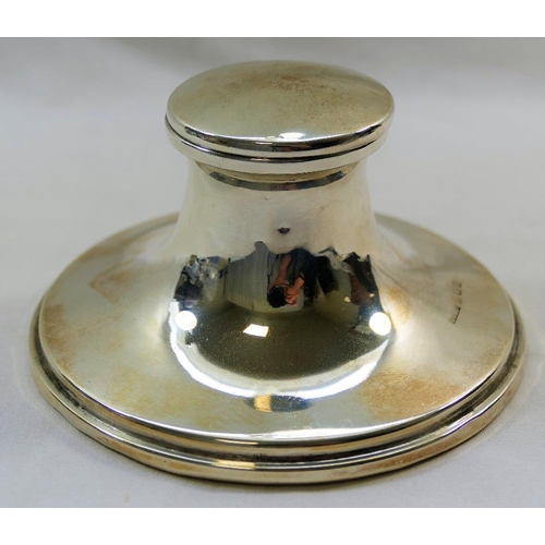 133 - An Edwardian silver capstan inkwell, Birmingham 1905 by Thomas H Hazelwood, with glass well and load... 