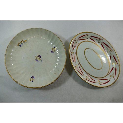 17 - Five pieces of 18th century and later Derby porcelain comprised of a matching coffee can, saucer and... 