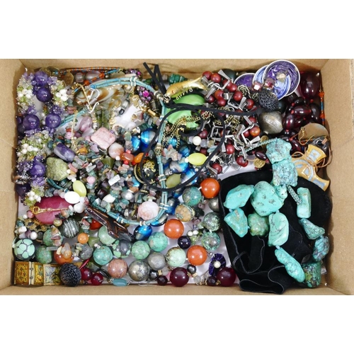 139 - Assorted mainly 20th century costume jewellery, including silver items, amber jewellery, tuquoise an... 