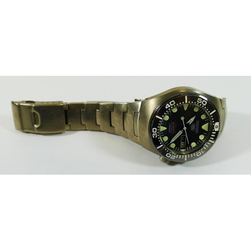 171 - A 2005 limited edition gentleman's titanium Seiko 5 Diver's 40th anniversary day date wrist watch, n... 