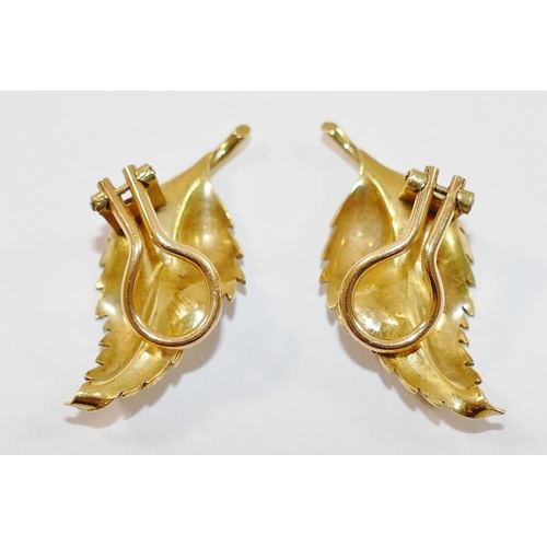 175 - A pair of 14 carat gold leaf-shaped earrings, Birmingham 1991, 6.4g, 3.5cm long