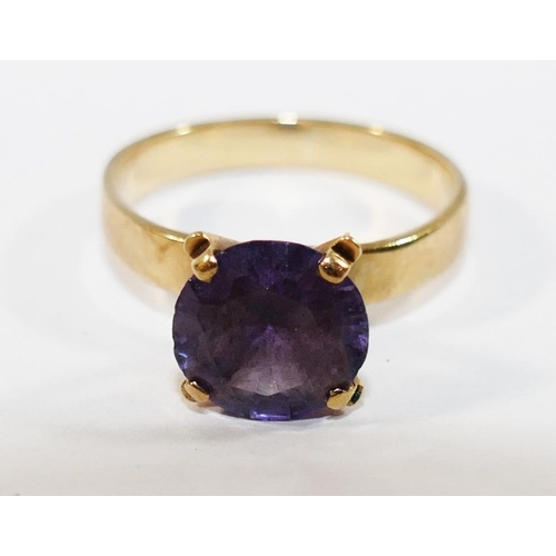 196 - A yellow metal ring stamped '9CT', set with single synthetic colour change sapphire, 2.6g gross, fin... 