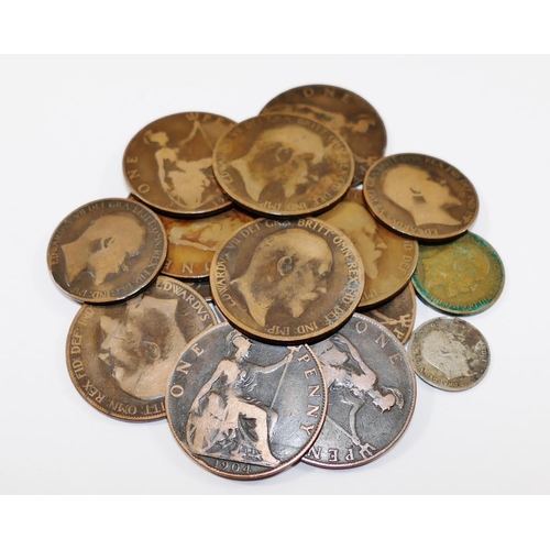 208 - A collection of pre-decimal British, British Empire and Commonwealth coins, including a William and ... 