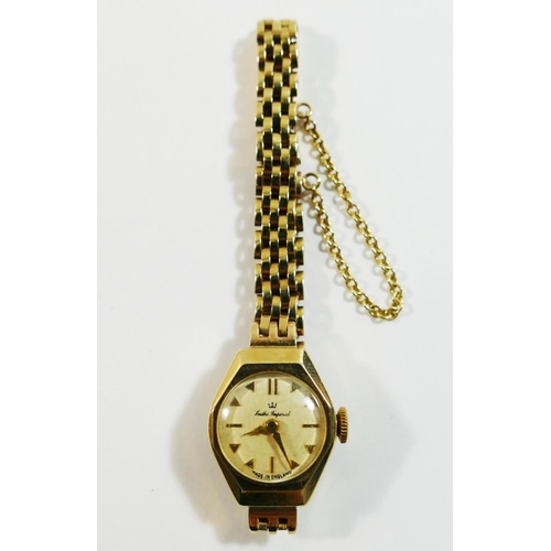 213 - A 9 carat gold ladies Smiths Imperial bracelet watch, with gold brick link strap, Birmingham 1960, w... 