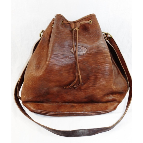 250 - A Mulberry leather handbag, with drawstring top, brass fittings and adjustable leather shoulder stra... 