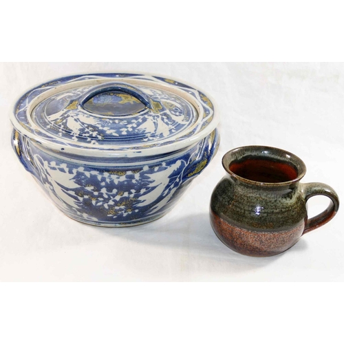 324 - Peter Deans (20th/21st Century British)+ A blue and white glazed casserole dish, maker's mark to bas... 