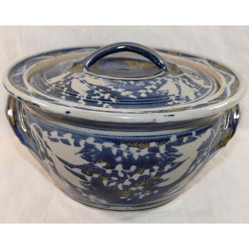 324 - Peter Deans (20th/21st Century British)+ A blue and white glazed casserole dish, maker's mark to bas... 