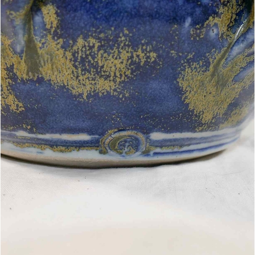 324 - Peter Deans (20th/21st Century British)+ A blue and white glazed casserole dish, maker's mark to bas... 