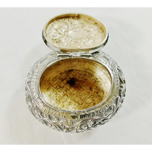 51 - An Indian silver coloured metal oval snuff box, with embossed decoration and hinged lid, 3.5cm x 6cm... 