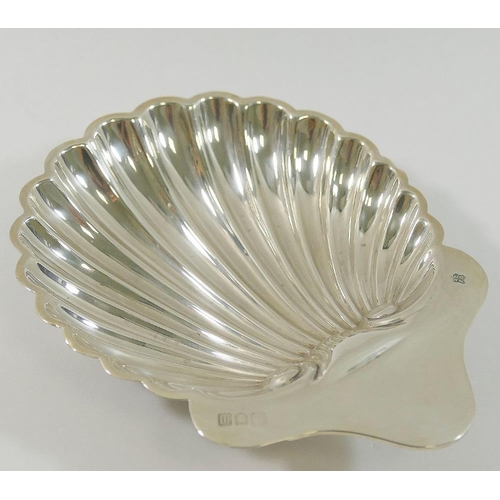 117 - A silver shell-shaped butter dish, raised on three ball feet, London 1907, 13.5cm long, 2.43ozt, 75.... 