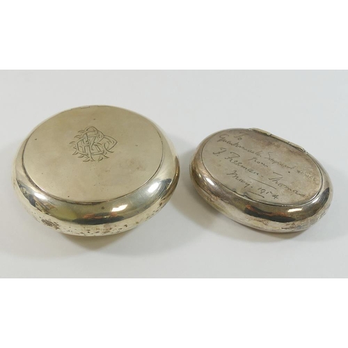 121 - An Edwardian oval silver 'squeeze' tobacco box, Birmingham 1901, with inscription; 'To Quartermaster... 